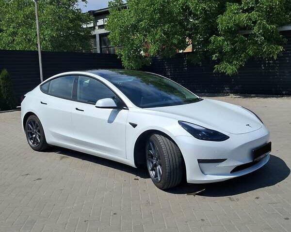 Тесла Модель 3 2020 в Ивано-Франковске на Automoto.ua Белый Тесла Модель 3, объемом двигателя 0 л и пробегом 105 тыс. км за 20950 $, фото 21 на Automoto.ua