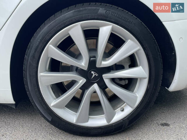 Белый Тесла Модель 3, объемом двигателя 0 л и пробегом 148 тыс. км за 17300 $, фото 6 на Automoto.ua
