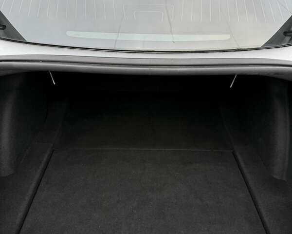 Білий Тесла Модель 3, об'ємом двигуна 0 л та пробігом 107 тис. км за 13800 $, фото 17 на Automoto.ua