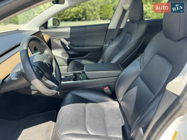 Белый Тесла Модель 3, объемом двигателя 0 л и пробегом 88 тыс. км за 20000 $, фото 8 на Automoto.ua