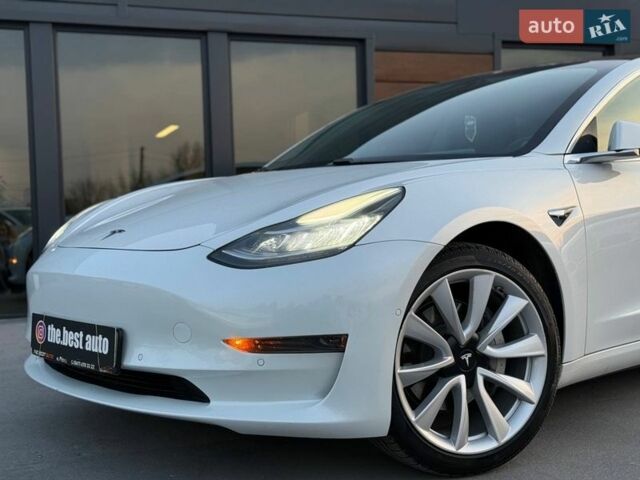 Белый Тесла Модель 3, объемом двигателя 0 л и пробегом 84 тыс. км за 15500 $, фото 4 на Automoto.ua