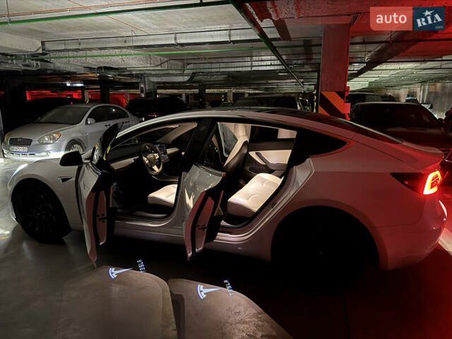 Білий Тесла Модель 3, об'ємом двигуна 0 л та пробігом 63 тис. км за 21000 $, фото 22 на Automoto.ua