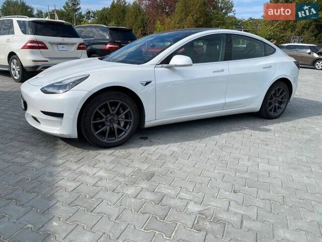 Білий Тесла Модель 3, об'ємом двигуна 0 л та пробігом 182 тис. км за 15900 $, фото 3 на Automoto.ua