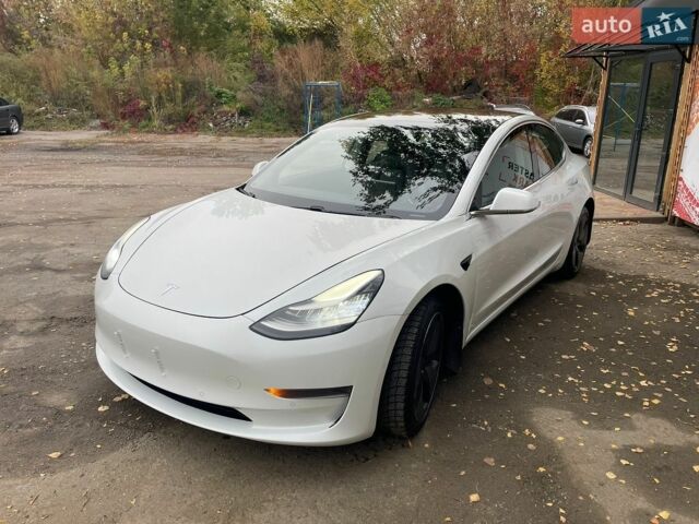 Белый Тесла Модель 3, объемом двигателя 0 л и пробегом 101 тыс. км за 14900 $, фото 4 на Automoto.ua