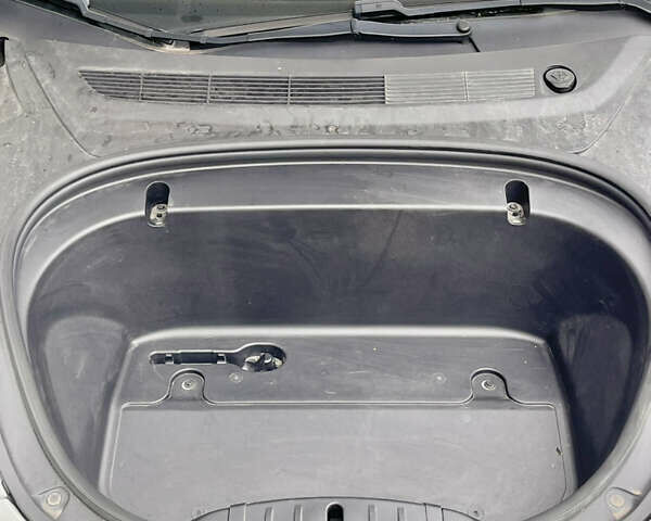 Білий Тесла Модель 3, об'ємом двигуна 0 л та пробігом 87 тис. км за 16999 $, фото 16 на Automoto.ua