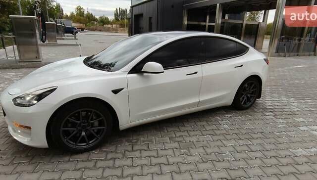Білий Тесла Модель 3, об'ємом двигуна 0 л та пробігом 110 тис. км за 20750 $, фото 9 на Automoto.ua