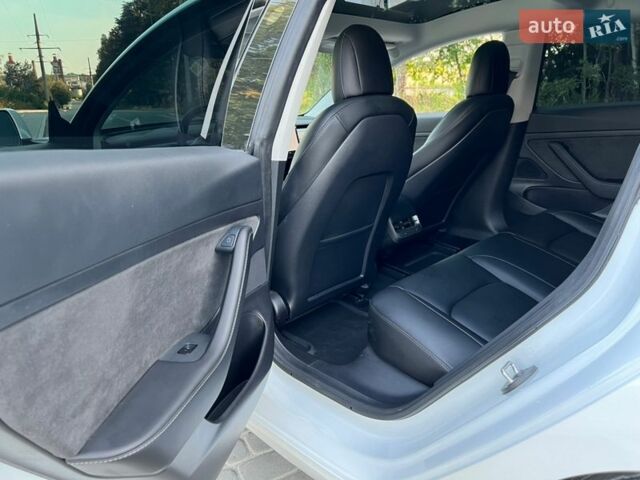 Білий Тесла Модель 3, об'ємом двигуна 0 л та пробігом 20 тис. км за 18200 $, фото 37 на Automoto.ua