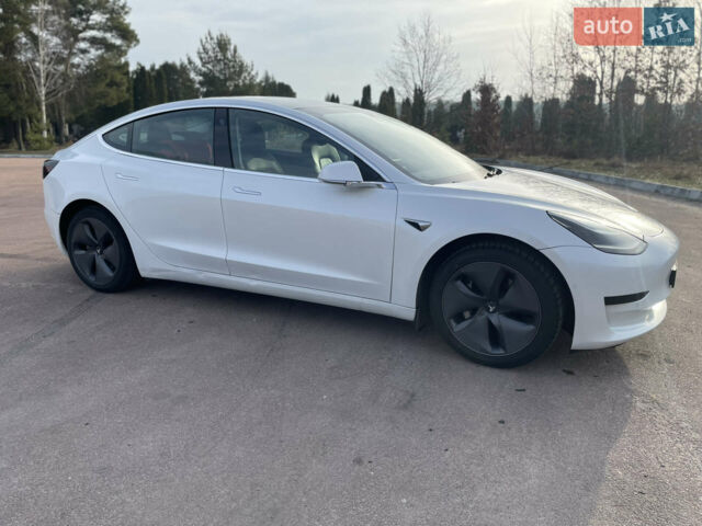 Белый Тесла Модель 3, объемом двигателя 0 л и пробегом 65 тыс. км за 20500 $, фото 2 на Automoto.ua