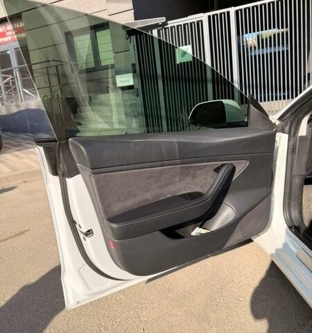 Белый Тесла Модель 3, объемом двигателя 0 л и пробегом 85 тыс. км за 16000 $, фото 29 на Automoto.ua