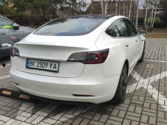 Белый Тесла Модель 3, объемом двигателя 0 л и пробегом 51 тыс. км за 16000 $, фото 2 на Automoto.ua