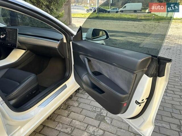 Белый Тесла Модель 3, объемом двигателя 0 л и пробегом 99 тыс. км за 23000 $, фото 13 на Automoto.ua