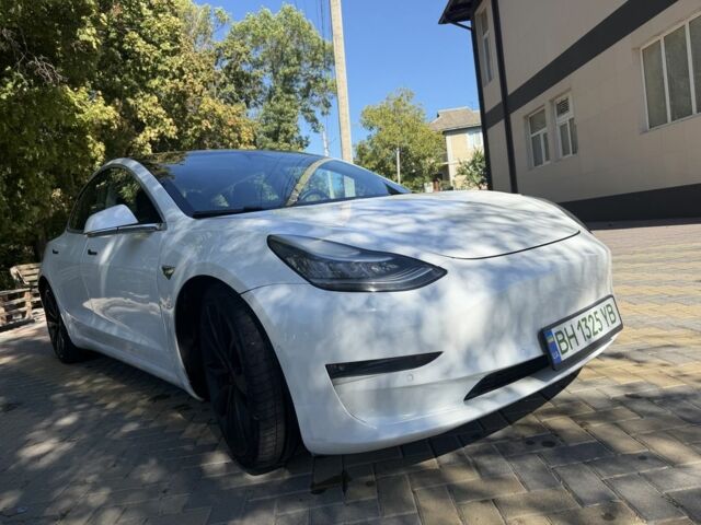 Белый Тесла Модель 3, объемом двигателя 0 л и пробегом 130 тыс. км за 17012 $, фото 10 на Automoto.ua