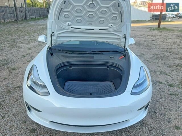 Білий Тесла Модель 3, об'ємом двигуна 0 л та пробігом 92 тис. км за 5000 $, фото 6 на Automoto.ua