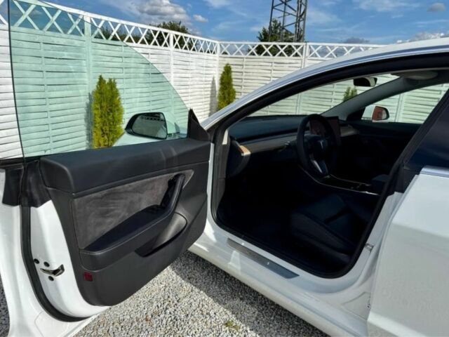 Білий Тесла Модель 3, об'ємом двигуна 0 л та пробігом 78 тис. км за 14700 $, фото 5 на Automoto.ua