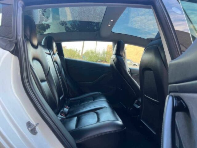 Білий Тесла Модель 3, об'ємом двигуна 0 л та пробігом 45 тис. км за 11300 $, фото 7 на Automoto.ua