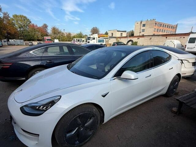Белый Тесла Модель 3, объемом двигателя 0 л и пробегом 106 тыс. км за 11300 $, фото 1 на Automoto.ua