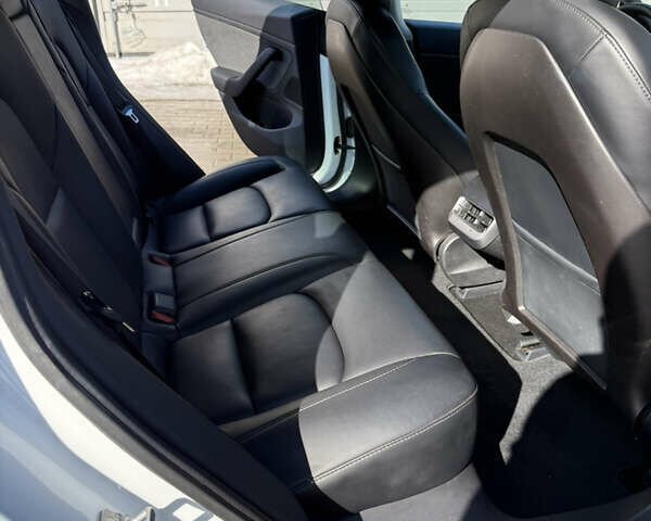 Білий Тесла Модель 3, об'ємом двигуна 0 л та пробігом 49 тис. км за 22000 $, фото 28 на Automoto.ua