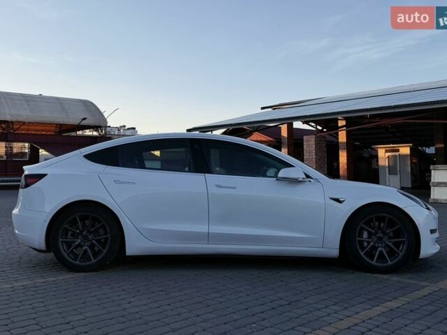 Білий Тесла Модель 3, об'ємом двигуна 0 л та пробігом 117 тис. км за 18800 $, фото 8 на Automoto.ua