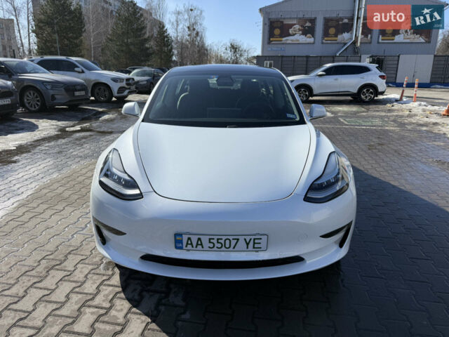 Белый Тесла Модель 3, объемом двигателя 0 л и пробегом 49 тыс. км за 20555 $, фото 4 на Automoto.ua