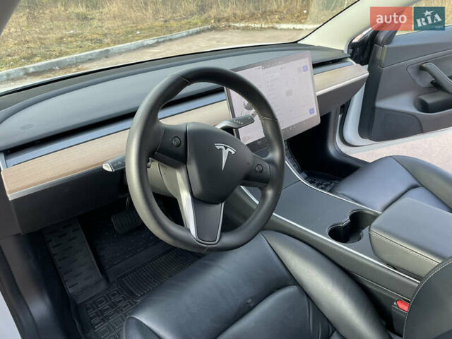 Белый Тесла Модель 3, объемом двигателя 0 л и пробегом 65 тыс. км за 22500 $, фото 8 на Automoto.ua