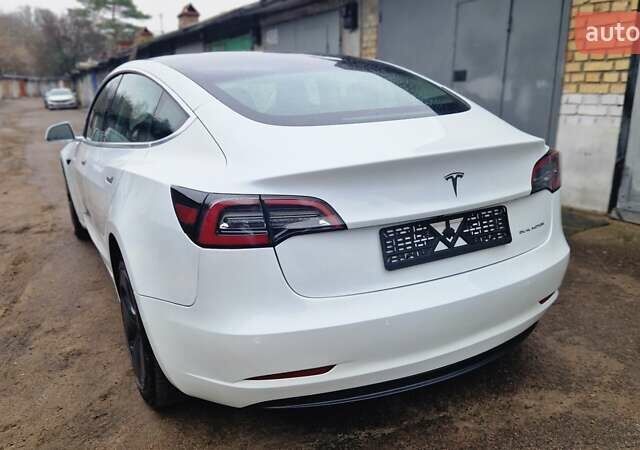 Белый Тесла Модель 3, объемом двигателя 0 л и пробегом 142 тыс. км за 16900 $, фото 35 на Automoto.ua