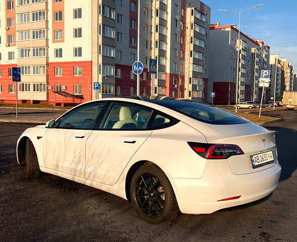 Белый Тесла Модель 3, объемом двигателя 0 л и пробегом 53 тыс. км за 18500 $, фото 5 на Automoto.ua