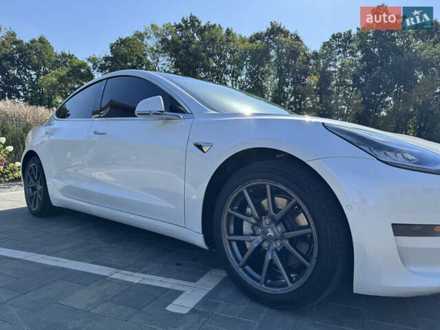 Белый Тесла Модель 3, объемом двигателя 0 л и пробегом 107 тыс. км за 16100 $, фото 13 на Automoto.ua