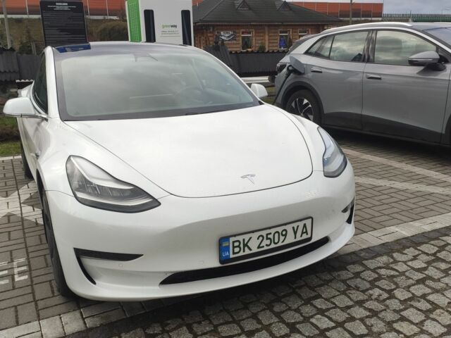 Белый Тесла Модель 3, объемом двигателя 0 л и пробегом 51 тыс. км за 16000 $, фото 5 на Automoto.ua