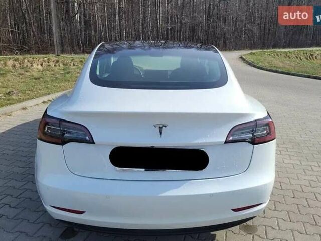 Білий Тесла Модель 3, об'ємом двигуна 0 л та пробігом 47 тис. км за 26200 $, фото 5 на Automoto.ua