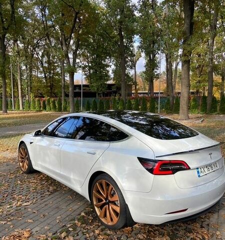 Білий Тесла Модель 3, об'ємом двигуна 0 л та пробігом 58 тис. км за 18800 $, фото 2 на Automoto.ua