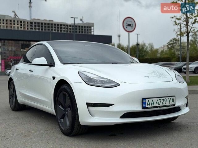 Белый Тесла Модель 3, объемом двигателя 0 л и пробегом 68 тыс. км за 19950 $, фото 4 на Automoto.ua