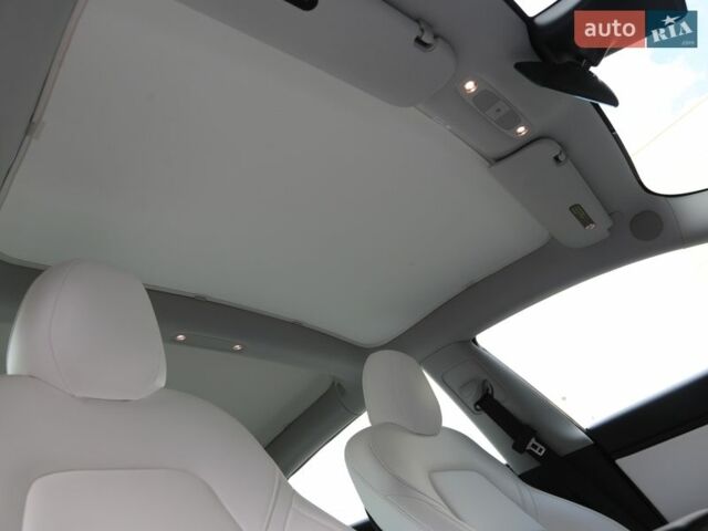 Белый Тесла Модель 3, объемом двигателя 0 л и пробегом 132 тыс. км за 24500 $, фото 28 на Automoto.ua