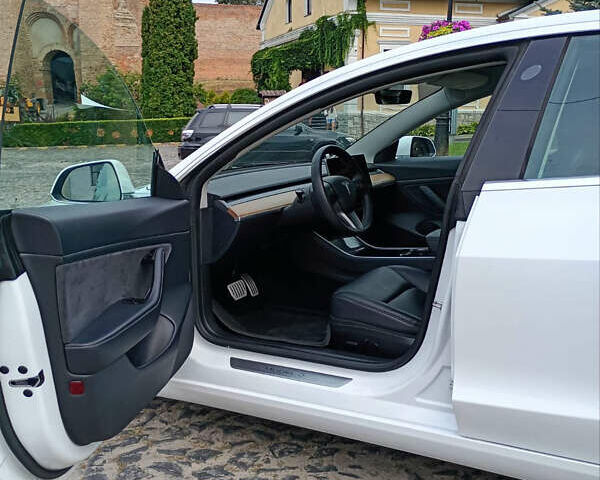 Білий Тесла Модель 3, об'ємом двигуна 0 л та пробігом 85 тис. км за 22000 $, фото 7 на Automoto.ua