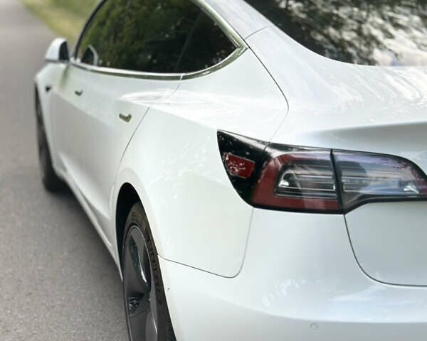 Білий Тесла Модель 3, об'ємом двигуна 0 л та пробігом 109 тис. км за 18700 $, фото 5 на Automoto.ua