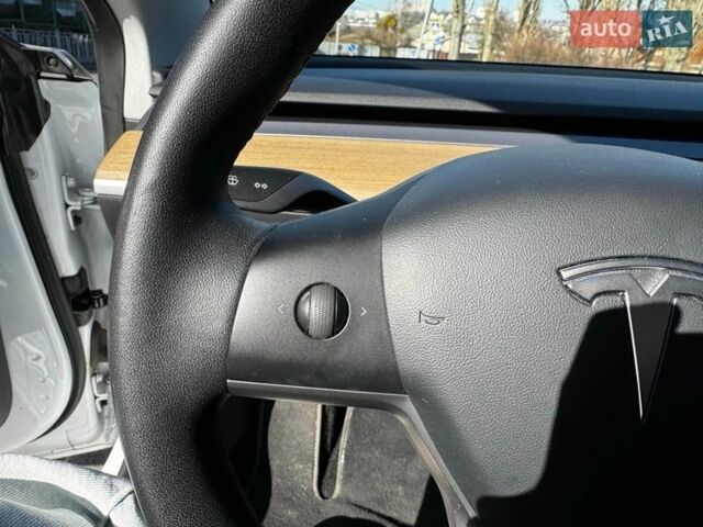 Белый Тесла Модель 3, объемом двигателя 0 л и пробегом 162 тыс. км за 18690 $, фото 19 на Automoto.ua