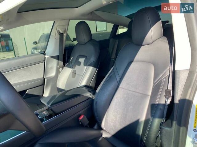 Білий Тесла Модель 3, об'ємом двигуна 0 л та пробігом 75 тис. км за 15000 $, фото 16 на Automoto.ua