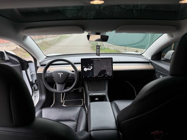 Белый Тесла Модель 3, объемом двигателя 0 л и пробегом 69 тыс. км за 17000 $, фото 5 на Automoto.ua