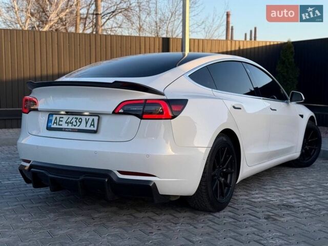 Білий Тесла Модель 3, об'ємом двигуна 0 л та пробігом 105 тис. км за 15500 $, фото 3 на Automoto.ua