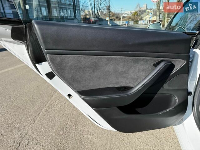Білий Тесла Модель 3, об'ємом двигуна 0 л та пробігом 162 тис. км за 17540 $, фото 12 на Automoto.ua