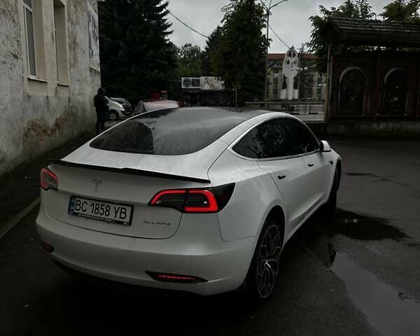 Белый Тесла Модель 3, объемом двигателя 0 л и пробегом 135 тыс. км за 18500 $, фото 3 на Automoto.ua