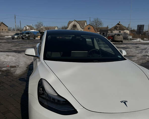 Білий Тесла Модель 3, об'ємом двигуна 0 л та пробігом 117 тис. км за 16500 $, фото 2 на Automoto.ua
