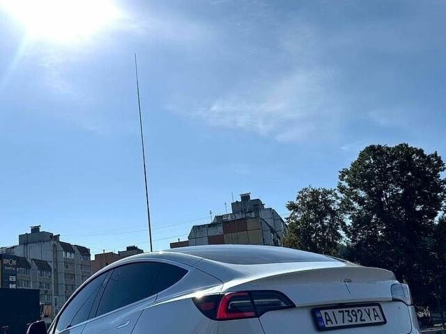 Білий Тесла Модель 3, об'ємом двигуна 0 л та пробігом 170 тис. км за 16000 $, фото 2 на Automoto.ua