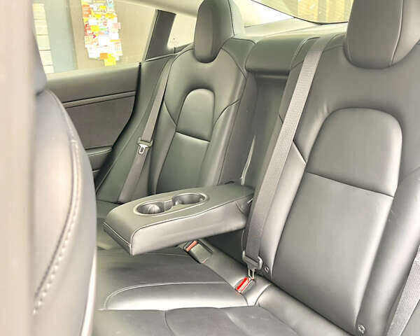 Білий Тесла Модель 3, об'ємом двигуна 0 л та пробігом 87 тис. км за 16999 $, фото 18 на Automoto.ua