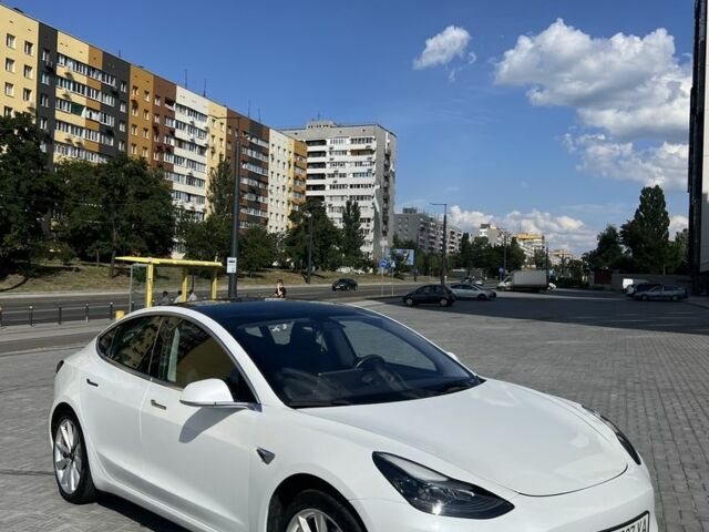 Белый Тесла Модель 3, объемом двигателя 0 л и пробегом 107 тыс. км за 14787 $, фото 1 на Automoto.ua