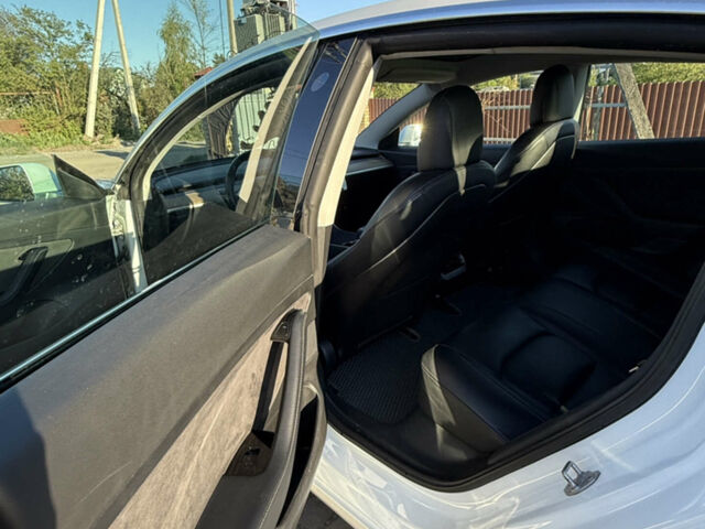Білий Тесла Модель 3, об'ємом двигуна 0 л та пробігом 157 тис. км за 16000 $, фото 5 на Automoto.ua