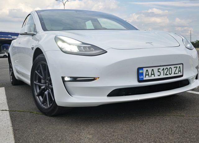 Белый Тесла Модель 3, объемом двигателя 0 л и пробегом 112 тыс. км за 24300 $, фото 3 на Automoto.ua