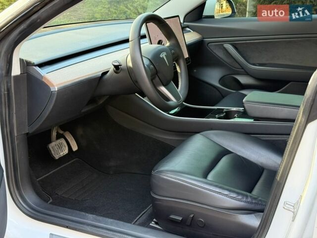 Білий Тесла Модель 3, об'ємом двигуна 0 л та пробігом 89 тис. км за 19900 $, фото 37 на Automoto.ua