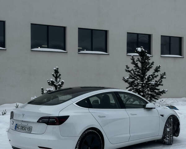 Білий Тесла Модель 3, об'ємом двигуна 0 л та пробігом 147 тис. км за 15750 $, фото 2 на Automoto.ua