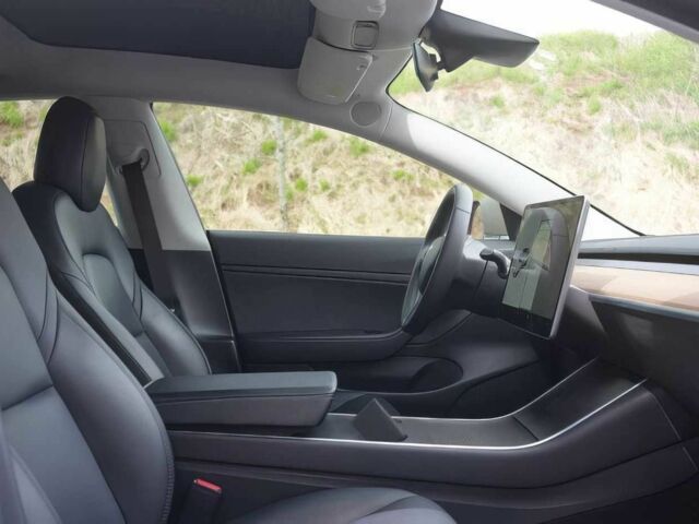 Білий Тесла Модель 3, об'ємом двигуна 0 л та пробігом 30 тис. км за 6900 $, фото 8 на Automoto.ua