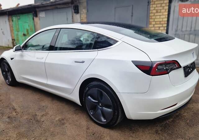 Белый Тесла Модель 3, объемом двигателя 0 л и пробегом 142 тыс. км за 17300 $, фото 37 на Automoto.ua